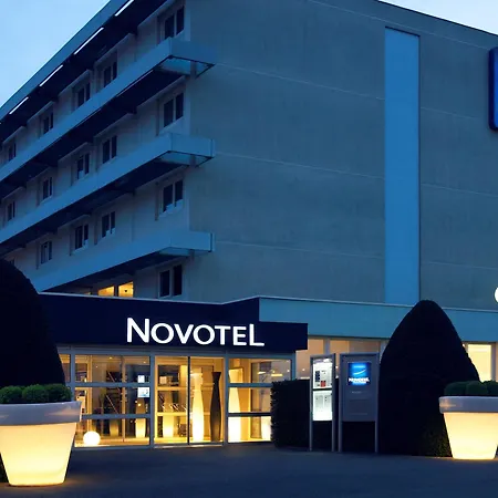 Novotel Poissy Оржеваль