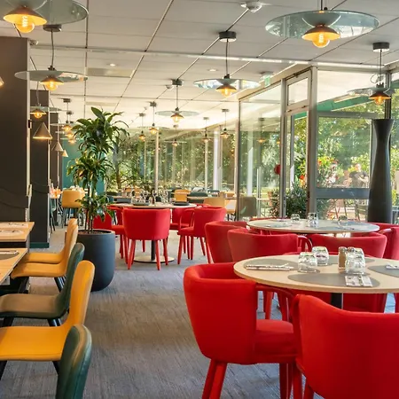 Hotel Novotel Poissy 4*