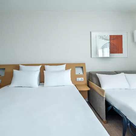 Отель Novotel Poissy Оржеваль
