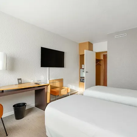 Novotel Poissy Hotel