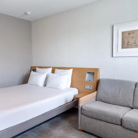 Hotell Novotel Poissy 4*