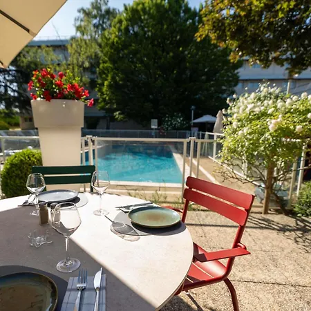 Novotel Poissy מלון 4*