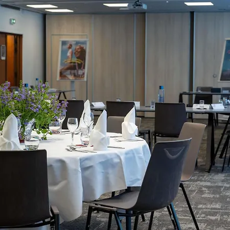 מלון Novotel Poissy 4*
