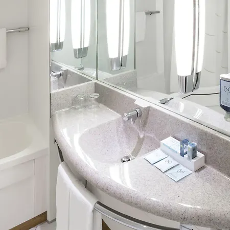 Отель Novotel Poissy 4*
