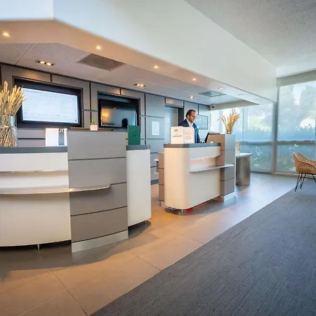 ホテル Novotel Poissy オルジュヴァル